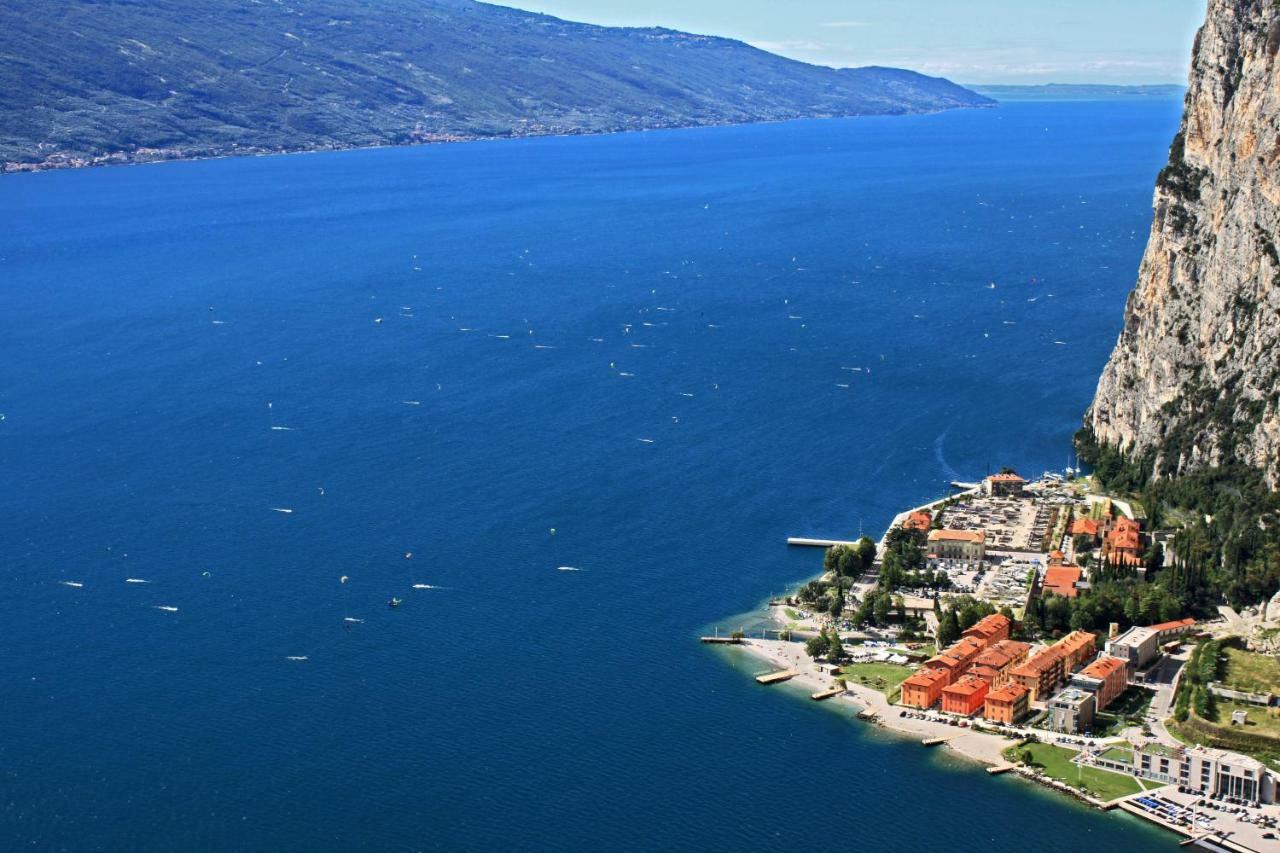 Campione Splendid View By Gardadomusmea Apartment Campione del Garda Luaran gambar